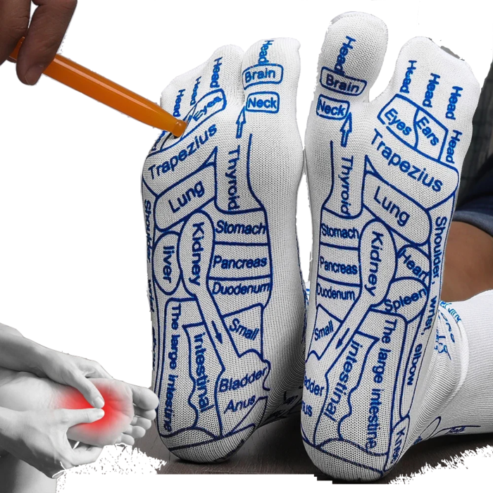 a pair of Feet in Acupressure Reflexology Socks in white with blue Reflex Zones printed on it for DIY Foot Massage Points / Physiotherapy Socks for Tired Feet Relief. A hand with the Acupoint Tool in Amber Colour is pointing / pressing into a point to demonstrate How It Works. Below a Foto that shows a red graphic of a typical pain point - Available in Shop QuVin.ch